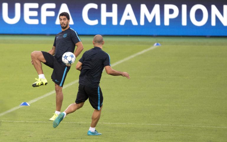 Luis Suárez y Javier Mascherano en el entrenamiento del Barcelona en Roma. Luis Suárez y Javier Mascherano en el entrenamiento del Barcelona en Roma.