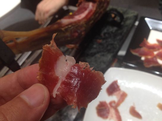 El sabor recuerda al del jamón ibérico, con un final sutilmente ovino. El sabor recuerda al del jamón ibérico, con un final sutilmente ovino.