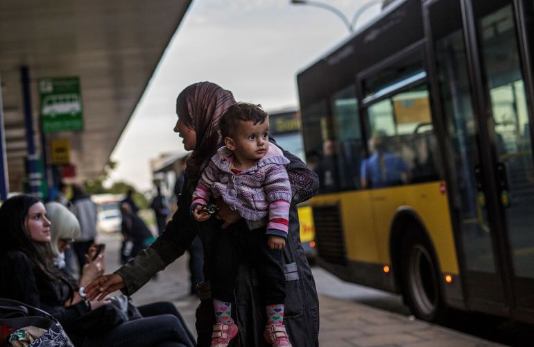 Centenares de refugiados, a las puertas de la línea especial de autobuses de Múnich. Centenares de refugiados, a las puertas de la línea especial de autobuses de Múnich.