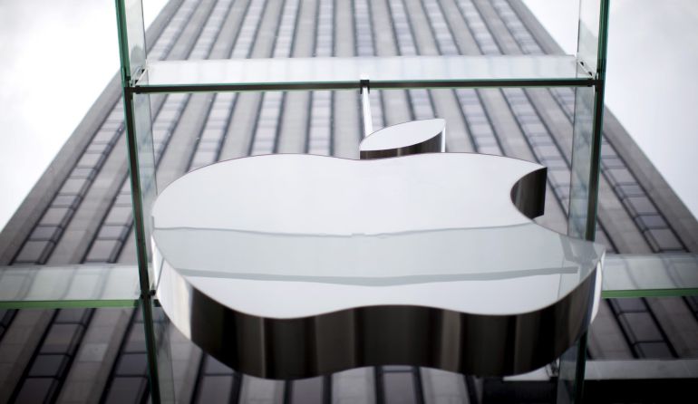 El logo de la compañía en la tienda de Apple de Manhattan. El logo de la compañía en la tienda de Apple de Manhattan.