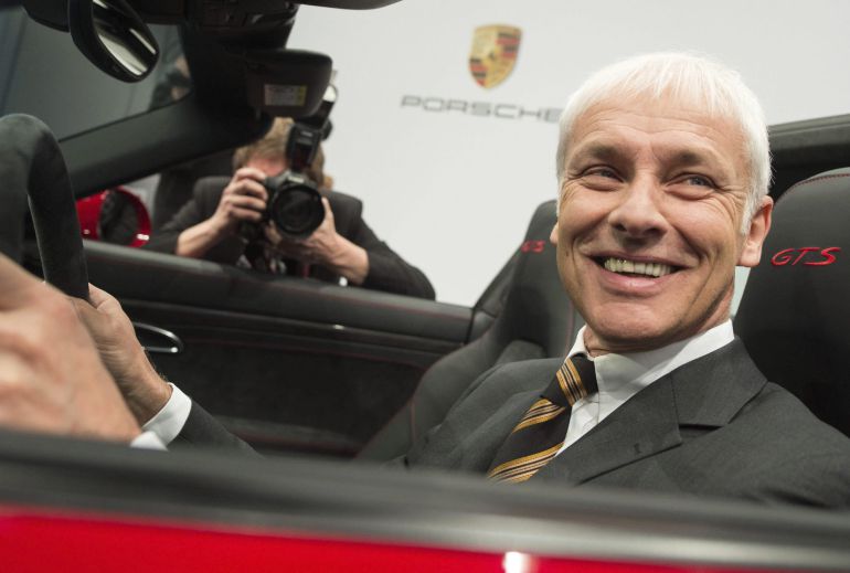 Fotografía de archivo fechada el pasado 13 de marzo de 2015 que muestra al presidente del fabricante de deportivos Porsche, Matthias Müller en Stuttgart, Fotografía de archivo fechada el pasado 13 de marzo de 2015 que muestra al presidente del fabricante de deportivos Porsche, Matthias Müller en Stuttgart,