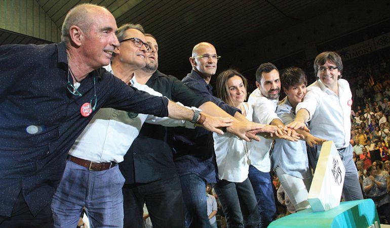 La coalición Junts pel Sí, en un acto de campaña. La coalición Junts pel Sí, en un acto de campaña.