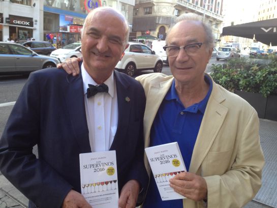 Joan C. Martín (I) y Enrique Murillo (D), autor y editor de 'Los Supervinos'. Joan C. Martín (I) y Enrique Murillo (D), autor y editor de 'Los Supervinos'.