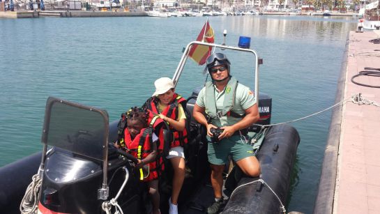 Pilar junto a uno de sus "primos" y Javier, en Melilla Pilar junto a uno de sus "primos" y Javier, en Melilla