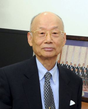 Satoshi Omura es catedrático emérito de la Universidad Kitasato de Japón Satoshi Omura es catedrático emérito de la Universidad Kitasato de Japón