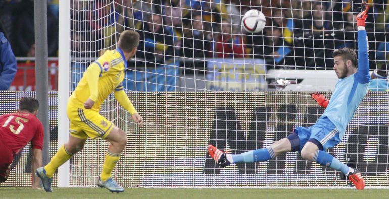 David de Gea, en una de sus paradas a los jugadores de Ucrania. David de Gea, en una de sus paradas a los jugadores de Ucrania.