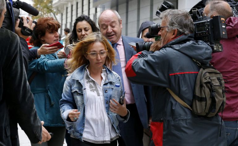 Maica Jiménez López, secretaria del presunto cabecilla de la trama Gürtel, Francisco Correa, a su salida de la Audiencia Nacional tras prestar declaración como testigo ante el juez José de la Mata Maica Jiménez López, secretaria del presunto cabecilla de la trama Gürtel, Francisco Correa, a su salida de la Audiencia Nacional tras prestar declaración como testigo ante el juez José de la Mata