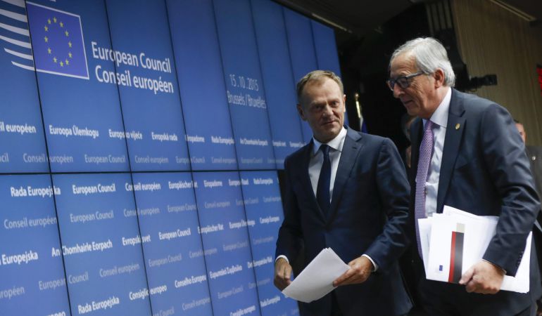 El presidente del Consejo Europeo, Donald Tusk, y el presidente de la Comisión Europea, Jean Claude Juncker, hablan tras la rueda de prensa del Consejo Europeo El presidente del Consejo Europeo, Donald Tusk, y el presidente de la Comisión Europea, Jean Claude Juncker, hablan tras la rueda de prensa del Consejo Europeo