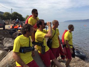 El equipo de Open Arms ProActiva en Lesbos, con Oscar Camps en primer plano El equipo de Open Arms ProActiva en Lesbos, con Oscar Camps en primer plano
