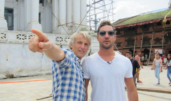 Jesús Calleja y David Bisbal en Nepal durante la grabación de 'Planeta Calleja' Jesús Calleja y David Bisbal en Nepal durante la grabación de 'Planeta Calleja'