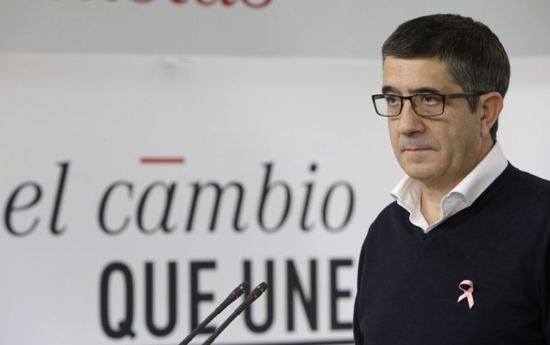 El secretario de acción política y libertades del PSOE, Patxi López, tras la reunion de la Ejecutiva Federal del PSOE que ha aprobado el documento marco del programa de las generales El secretario de acción política y libertades del PSOE, Patxi López, tras la reunion de la Ejecutiva Federal del PSOE que ha aprobado el documento marco del programa de las generales