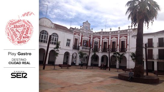 Fachada del Ayuntamiento de Manzanares. Fachada del Ayuntamiento de Manzanares.