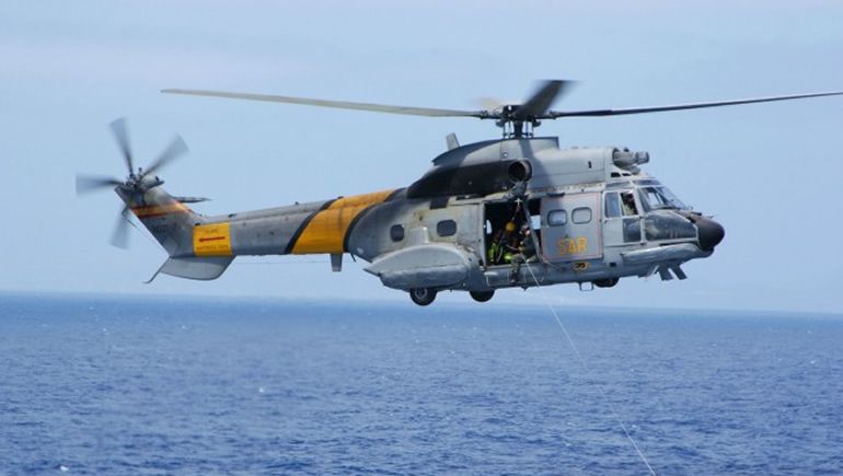 Defensa reanuda las labores de búsqueda de los tripulantes del helicóptero accidentado en el Atlántico Defensa reanuda las labores de búsqueda de los tripulantes del helicóptero accidentado en el Atlántico
