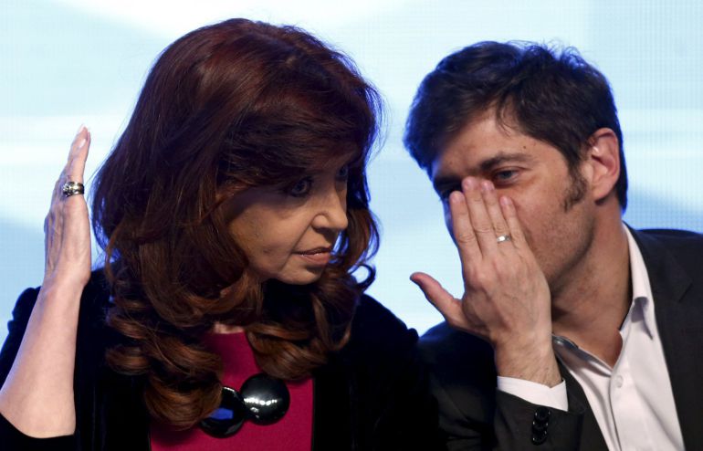 La presidenta Cristina Fernandez de Kirchner escucha a su ministro de Economía Axel Kicillof La presidenta Cristina Fernandez de Kirchner escucha a su ministro de Economía Axel Kicillof