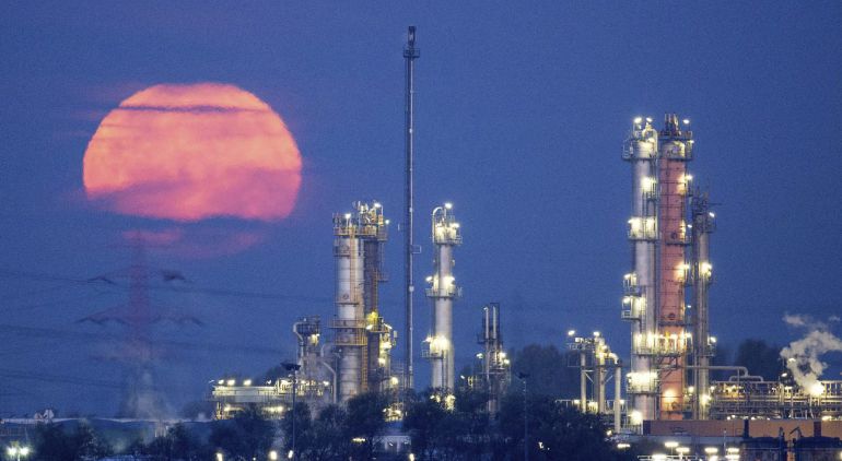 Los viajes a la Luna vuelven a reactivarse tras el anuncio de Rusia de realizar en el 2029 su primera misión lunar tripulada.
Los viajes a la Luna vuelven a reactivarse tras el anuncio de Rusia de realizar en el 2029 su primera misión lunar tripulada.