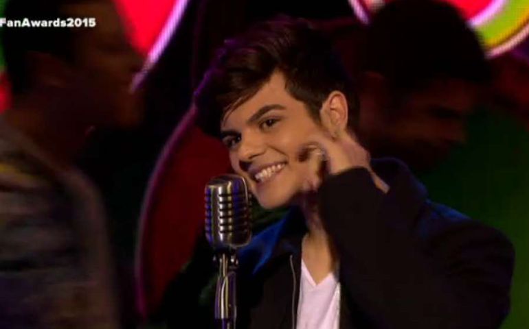 Abraham Mateo durante su actuación en la gala de los Neox Fan Awards Abraham Mateo durante su actuación en la gala de los Neox Fan Awards