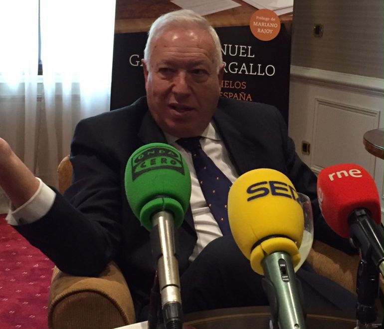 El ministro de Exteriores, García-Margallo, en la presentación de su libro "Todos los cielos conducen a España" El ministro de Exteriores, García-Margallo, en la presentación de su libro "Todos los cielos conducen a España"