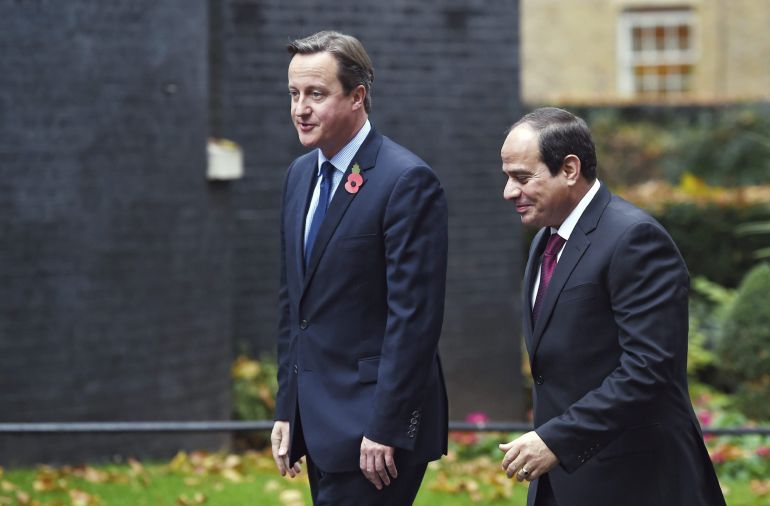 El primer ministro británico, David Cameron (i), da la bienvenida al presidente egipcio, Abdelfatah al Sisi, antes de su reunión en el 10 de Downing Street en Londres El primer ministro británico, David Cameron (i), da la bienvenida al presidente egipcio, Abdelfatah al Sisi, antes de su reunión en el 10 de Downing Street en Londres