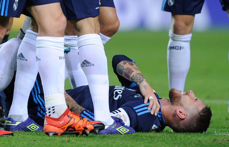 Ramos is seriously injured left shoulder on the lawn of Pizjuan