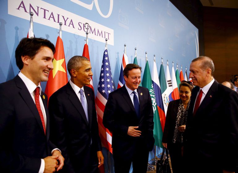 Tayyip Erdogan (derecha) habla con Justin Trudeau (izquierda), Barack Obama (segundo a la izquierda) y David Cameron (tercero izquierda). Tayyip Erdogan (derecha) habla con Justin Trudeau (izquierda), Barack Obama (segundo a la izquierda) y David Cameron (tercero izquierda).