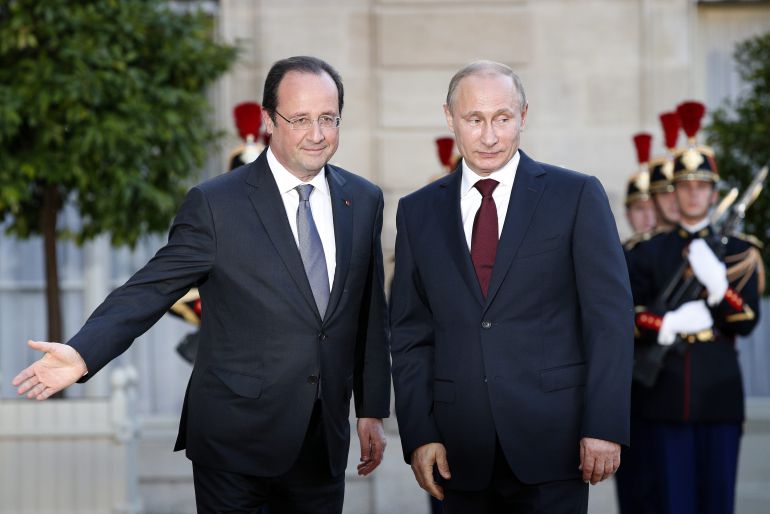 El presidente francés, Francois Hollande (i), saluda a su homólogo ruso, Vladímir Putin, durante una reunión el 5 de junio de 2014, El presidente francés, Francois Hollande (i), saluda a su homólogo ruso, Vladímir Putin, durante una reunión el 5 de junio de 2014,