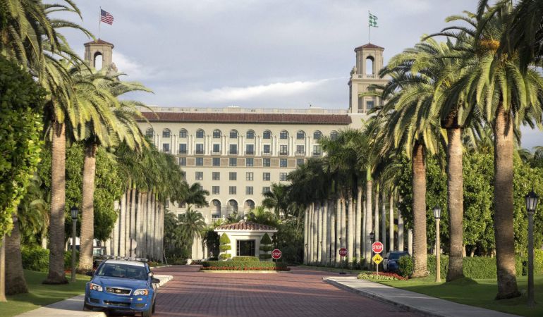 Una vista de la entrada del complejo turístico del 'The Breakers Palm Beach', donde se celebró la boda de la actriz colombiana Sofía Vergara con el actor Joe Manganiello. Una vista de la entrada del complejo turístico del 'The Breakers Palm Beach', donde se celebró la boda de la actriz colombiana Sofía Vergara con el actor Joe Manganiello.