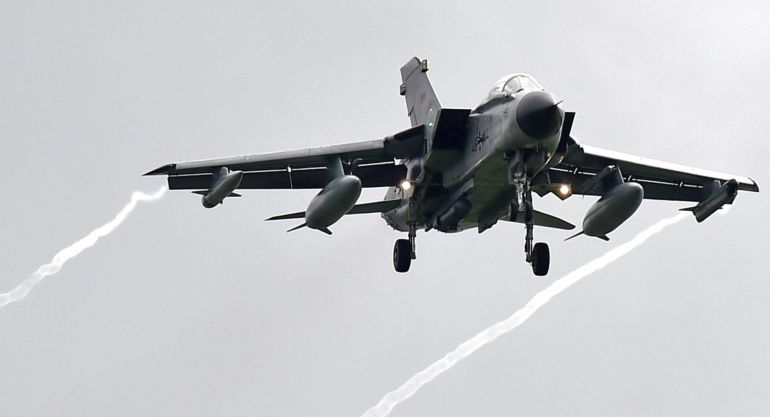 Fotografía de archivo tomada el 12 de mayo de 2014 que muestra un avión de reconocimiento "Tornado" en Jagel (Alemania). Fotografía de archivo tomada el 12 de mayo de 2014 que muestra un avión de reconocimiento "Tornado" en Jagel (Alemania).