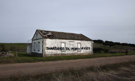 Pintada en el municipio de Retortillo / EL PAÍS Pintada en el municipio de Retortillo / EL PAÍS