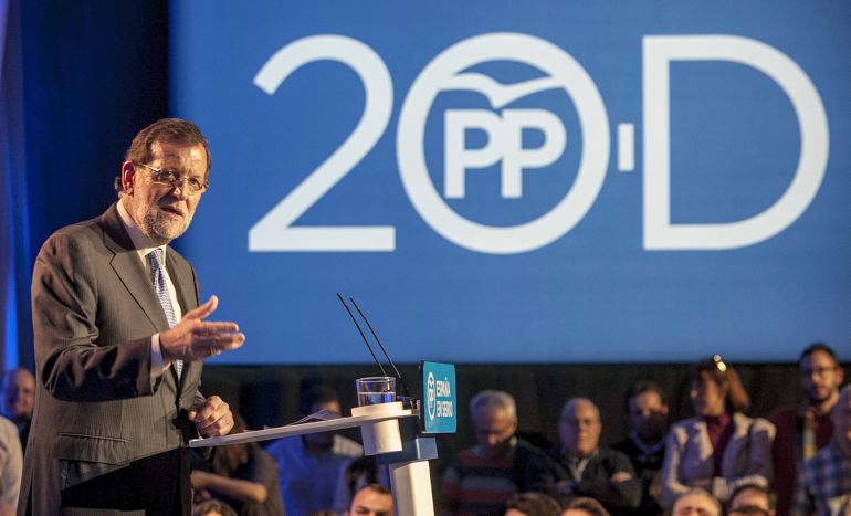 El presidente del Gobierno y del PP, Mariano Rajoy durante su intervención en un acto público de su partido celebrado en Badajoz. El presidente del Gobierno y del PP, Mariano Rajoy durante su intervención en un acto público de su partido celebrado en Badajoz.