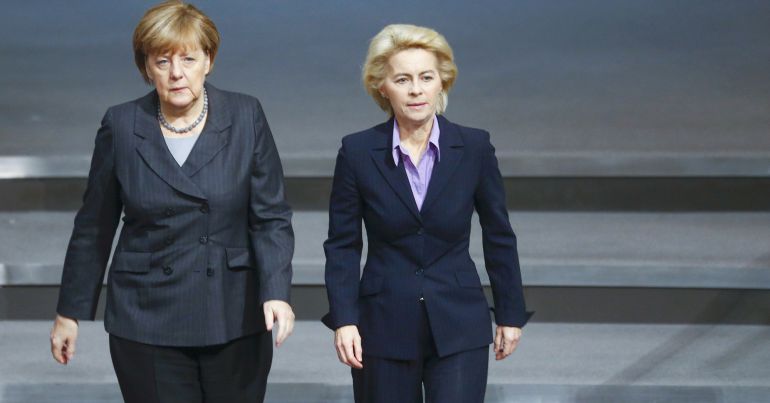 La canciller alemana, Angela Merkel, y la ministra de Defensa, Ursula von der Leyen durante la sesión del Bundestag. La canciller alemana, Angela Merkel, y la ministra de Defensa, Ursula von der Leyen durante la sesión del Bundestag.
