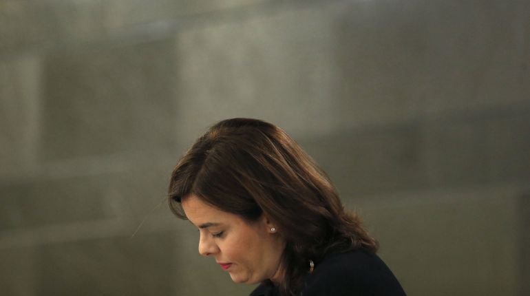 La vicepresidenta del Gobierno, Soraya Sáenz de Santamaría, durante una rueda de prensa posterior a la reunión del Consejo de Ministros. La vicepresidenta del Gobierno, Soraya Sáenz de Santamaría, durante una rueda de prensa posterior a la reunión del Consejo de Ministros.