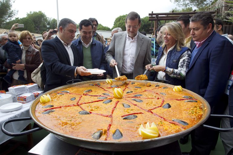 El presidente del Gobierno, Mariano Rajoy, acompañado del presidente regional del Partido Popular, Juanma Moreno, del presidente provincial, Elías Bendodo y de la exalcaldesa de Marbella, Ángeles Muñoz El presidente del Gobierno, Mariano Rajoy, acompañado del presidente regional del Partido Popular, Juanma Moreno, del presidente provincial, Elías Bendodo y de la exalcaldesa de Marbella, Ángeles Muñoz