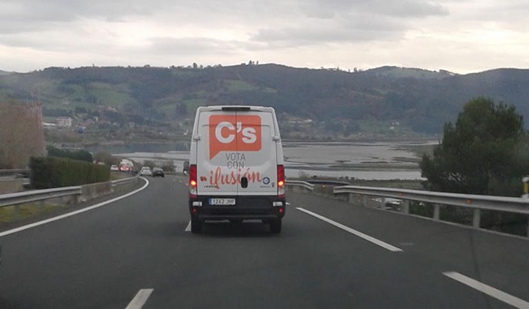 La furgoneta de Ciudadanos recorriendo Cantabria La furgoneta de Ciudadanos recorriendo Cantabria