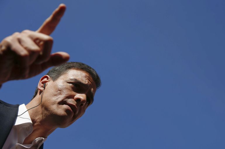 El secretario general del PSOE y candidato a presidente del Gobierno, Pedro Sánchez, en un acto de reparto de propaganda electoral en el centro de Madrid El secretario general del PSOE y candidato a presidente del Gobierno, Pedro Sánchez, en un acto de reparto de propaganda electoral en el centro de Madrid