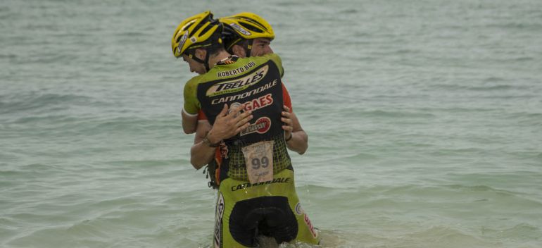Tras varios días de un infatigable esfuerzo, los finishers se echaron a las aguas critalinas de Cuba Tras varios días de un infatigable esfuerzo, los finishers se echaron a las aguas critalinas de Cuba