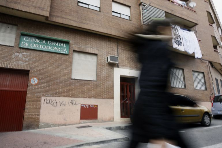 Exterior de la vivienda de Alcobendas (Madrid) donde el 11 de diciembre fue encontrada muerta una mujer de 44 años. Exterior de la vivienda de Alcobendas (Madrid) donde el 11 de diciembre fue encontrada muerta una mujer de 44 años.