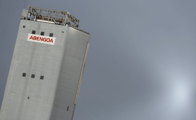 Una torre de Abengoa en Salúcar la Mayor, en Sevilla. Una torre de Abengoa en Salúcar la Mayor, en Sevilla.