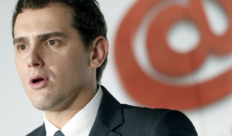 El candidato de Ciudadanos a la Moncloa, Albert Rivera, durante su intervención en el desayuno-coloquio. El candidato de Ciudadanos a la Moncloa, Albert Rivera, durante su intervención en el desayuno-coloquio.
