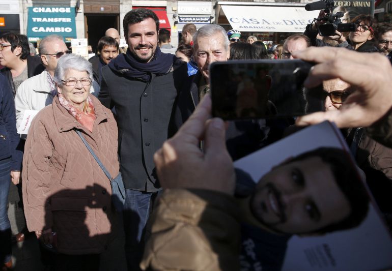 Alberto Garzón: "Hemos roto un guion de campaña escrito para cuatro partidos" Alberto Garzón: "Hemos roto un guion de campaña escrito para cuatro partidos"