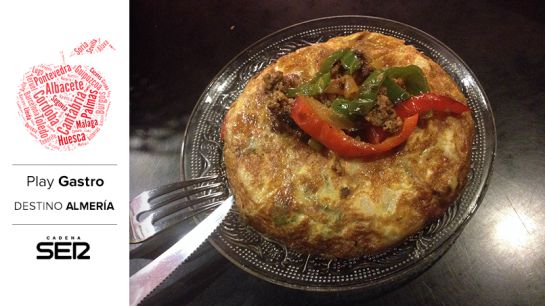 La Tortilla La Mala lleva pimientos, carne picada y, opcionalmente, ¡picante! La Tortilla La Mala lleva pimientos, carne picada y, opcionalmente, ¡picante!