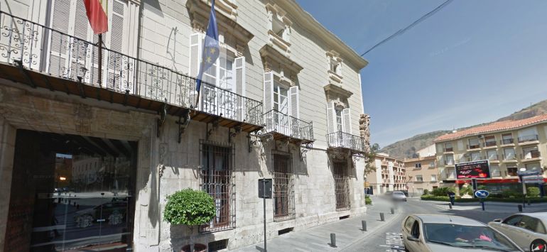 Imagen de la puerta del ayuntamiento de Orihuela Imagen de la puerta del ayuntamiento de Orihuela