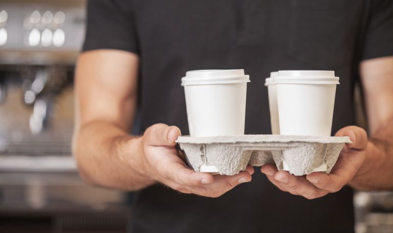 El abuso de bebidas con alto contenido en cafeína puede perjudicar gravemente la salud de los jóvenes e,incluso, provocar la muerte, según advierten las autoridades sanitarias de Europea y EEUU.