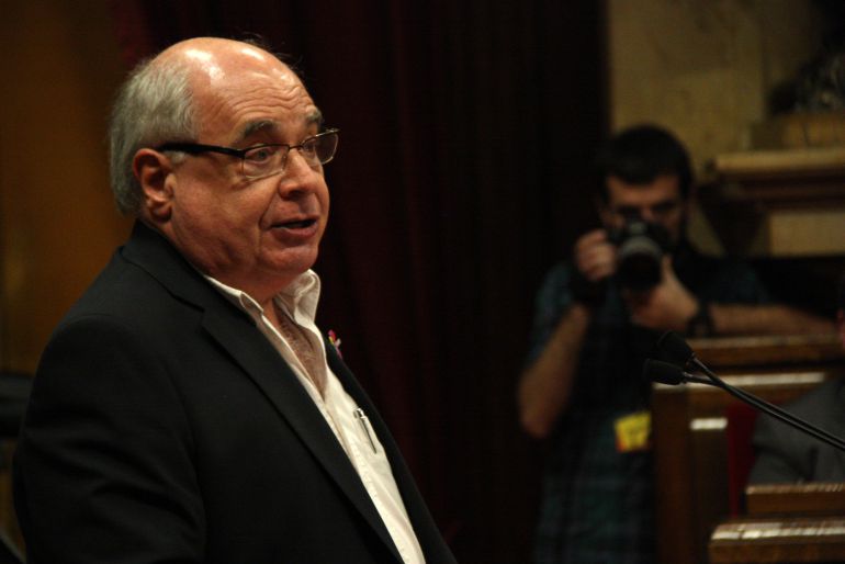 El president del grup parlamentari de Catalunya Sí que es Pot, Lluís Rabell, en un pla mig a l'hemicicle, el 10 de gener de 2016 (horitzontal) El president del grup parlamentari de Catalunya Sí que es Pot, Lluís Rabell, en un pla mig a l'hemicicle, el 10 de gener de 2016 (horitzontal)