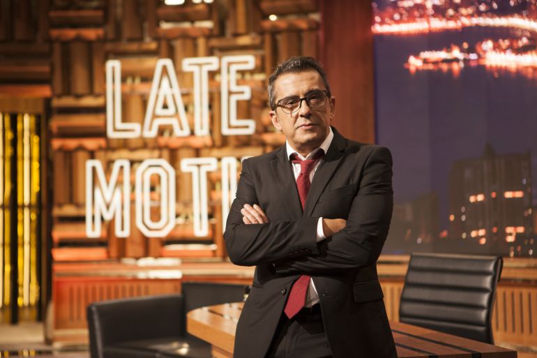 Andreu Buenafuente posa en el plató de su nuevo programa Andreu Buenafuente posa en el plató de su nuevo programa