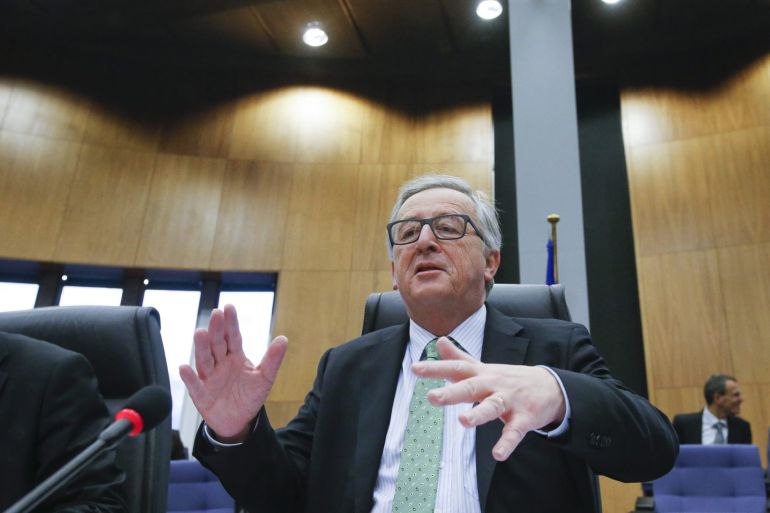 El presidente de la Comisión Europea, Jean Claude Juncker, asiste a la reunión semanal de la Comisión que hoy, 13 de enero de 2016, se centrará en Polonia, tras la polémica ley polaca sobre los medios de comunicación públicos y la reforma del Tribunal Constitucional, en la sede de la Comisión Europea en Bruselas (Bélgica). El presidente de la Comisión Europea, Jean Claude Juncker, asiste a la reunión semanal de la Comisión que hoy, 13 de enero de 2016, se centrará en Polonia, tras la polémica ley polaca sobre los medios de comunicación públicos y la reforma del Tribunal Constitucional, en la sede de la Comisión Europea en Bruselas (Bélgica).
