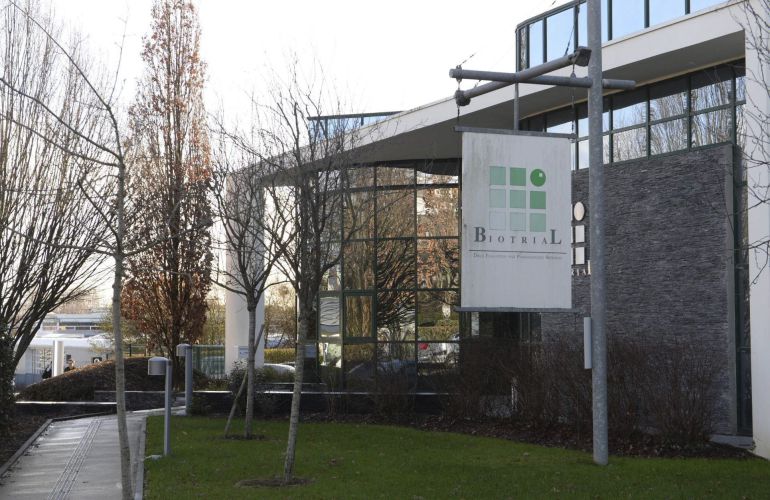 Fachada del edificio de los laboratorios Biotral en Rennes (Francia). Fachada del edificio de los laboratorios Biotral en Rennes (Francia).