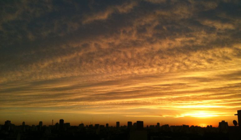 Atardecer sobre la ciudad de Buenos Aires. Atardecer sobre la ciudad de Buenos Aires.