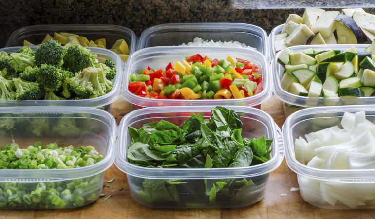 Los plásticos de los envases de la comida también engordan, según un estudio Los plásticos de los envases de la comida también engordan, según un estudio