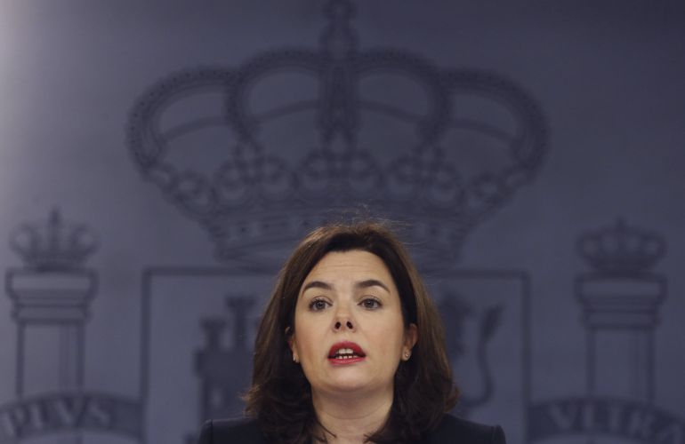 La vicepresidenta del Goberno en funciones, Soraya Sáenz de Santamaría, durante la rueda de prensa posterior a la reunión del Consejo de Ministros hoy en La Moncloa. La vicepresidenta del Goberno en funciones, Soraya Sáenz de Santamaría, durante la rueda de prensa posterior a la reunión del Consejo de Ministros hoy en La Moncloa.
