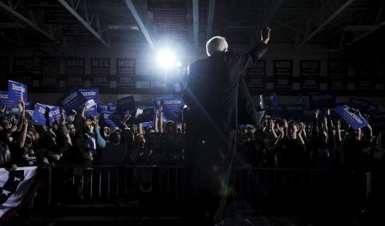 U.S. Democratic presidential candidate Bernie Sanders waves to the crowd after speaking at a campaign rally in Des Moines, Iowa January 31, 2016. REUTERS/Mark Kauzlarich U.S. Democratic presidential candidate Bernie Sanders waves to the crowd after speaking at a campaign rally in Des Moines, Iowa January 31, 2016. REUTERS/Mark Kauzlarich
